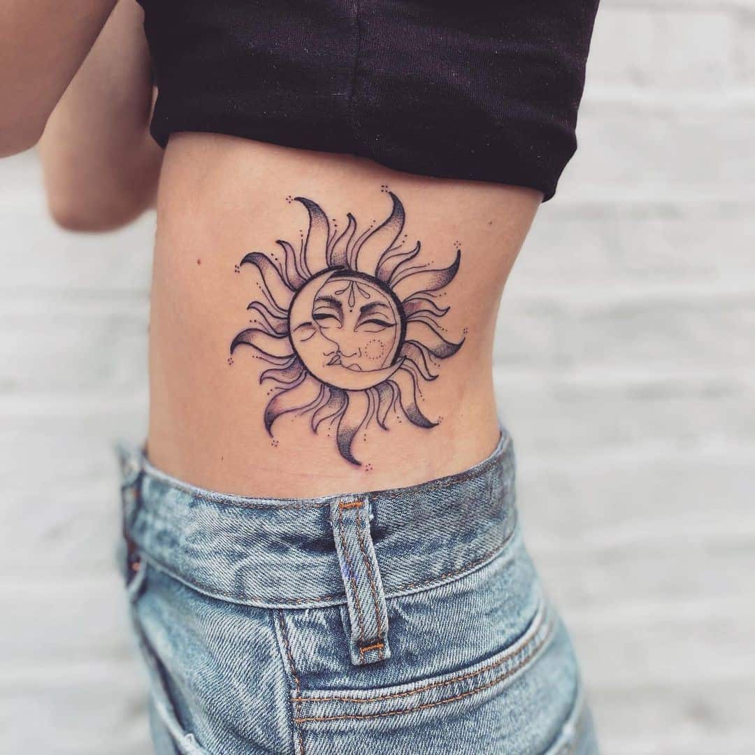 Diseños de tatuajes de la flor de la vida en el cuello y la espalda 