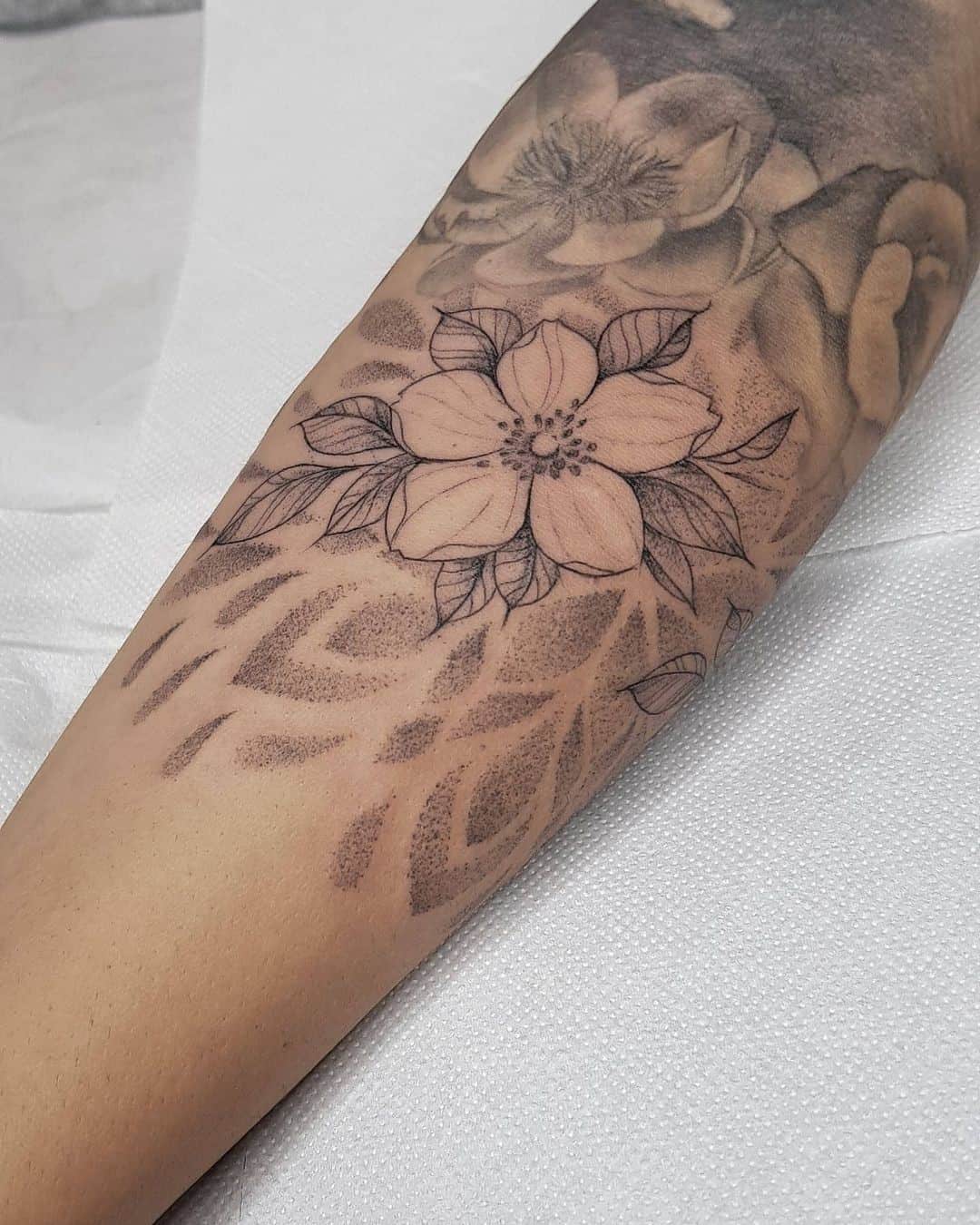 Diseño de flor de la vida de brazo pequeño 