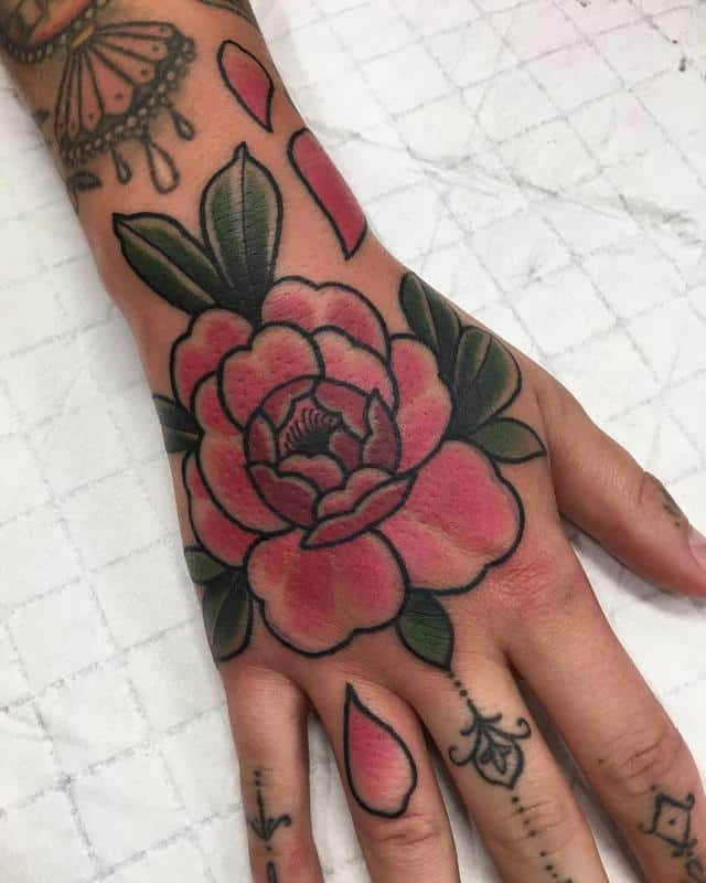 Tatuaje de mano de peonía 2