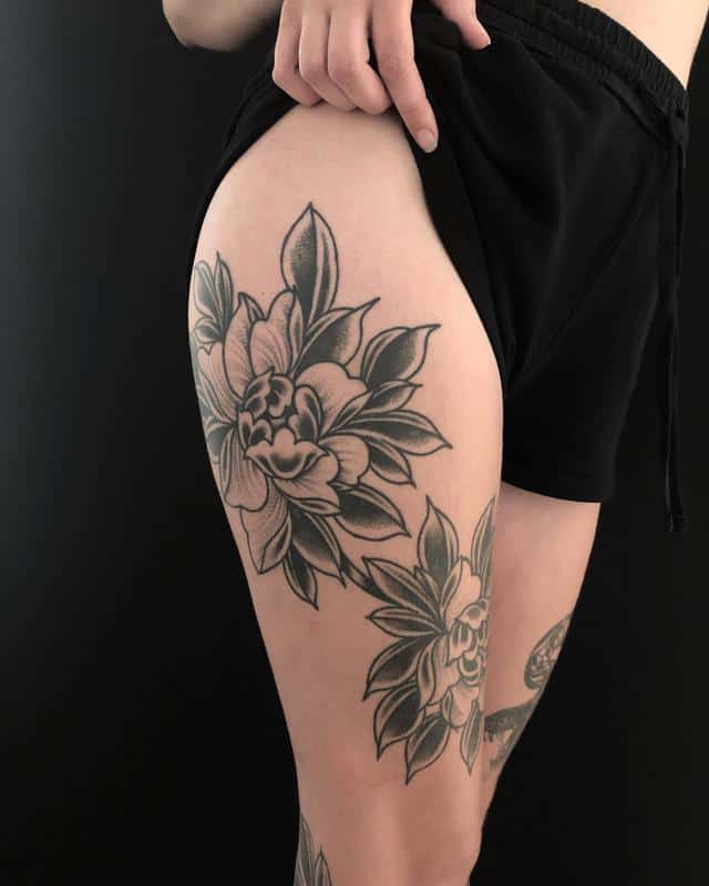 Tatuaje de pierna de peonía 2