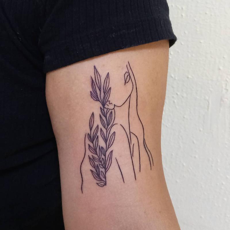 Tatuaje de bíceps de línea fina 5