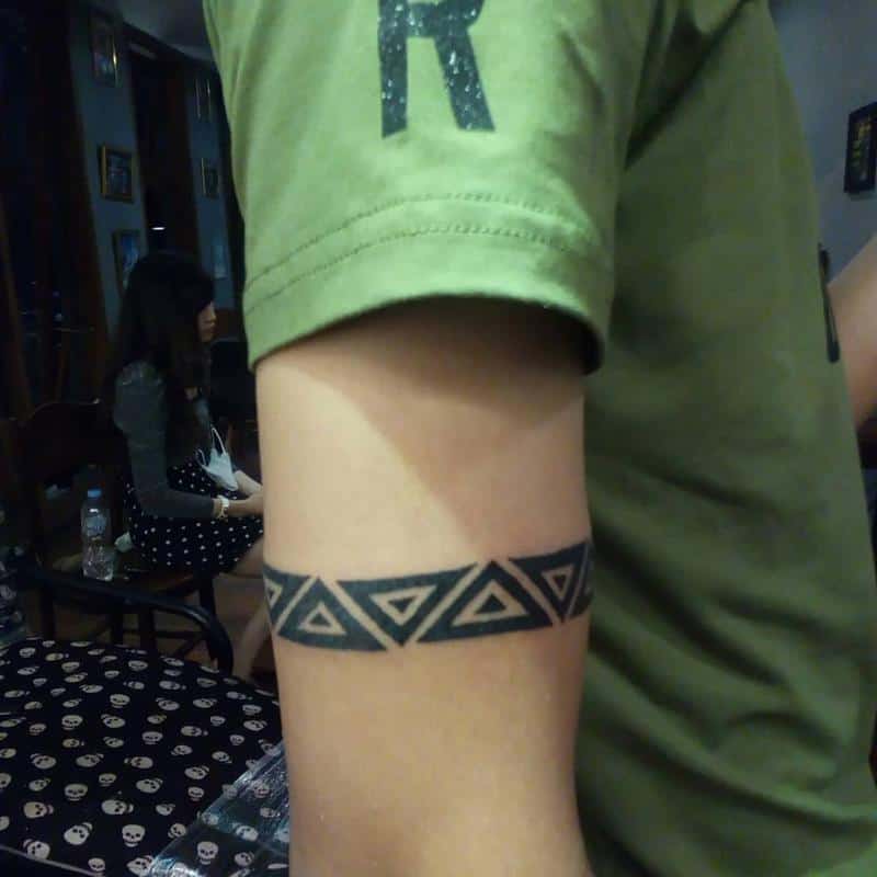 Tatuaje de bíceps tribal 3