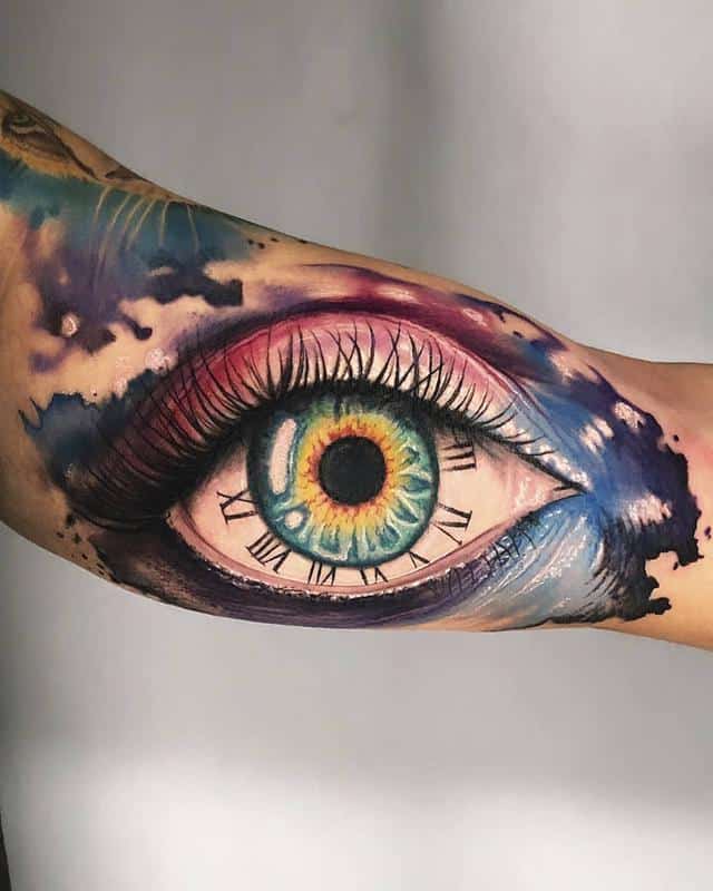 Ojo bíceps tatuaje 5