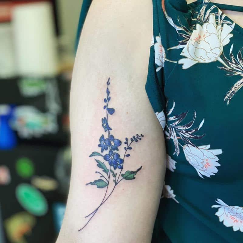 Tatuaje de bíceps floral 1