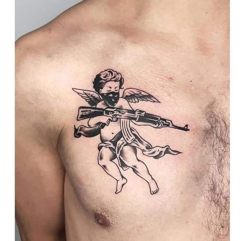 Tatuaje de gángster en el pecho 1