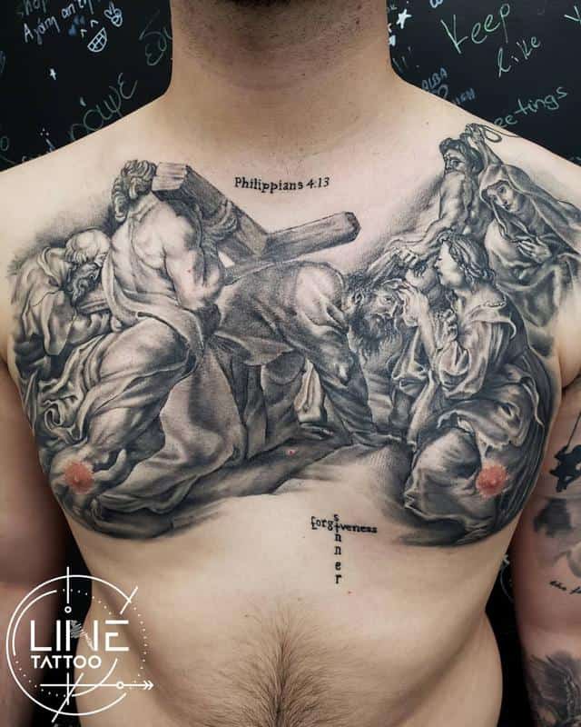 Tatuaje religioso en el pecho 5