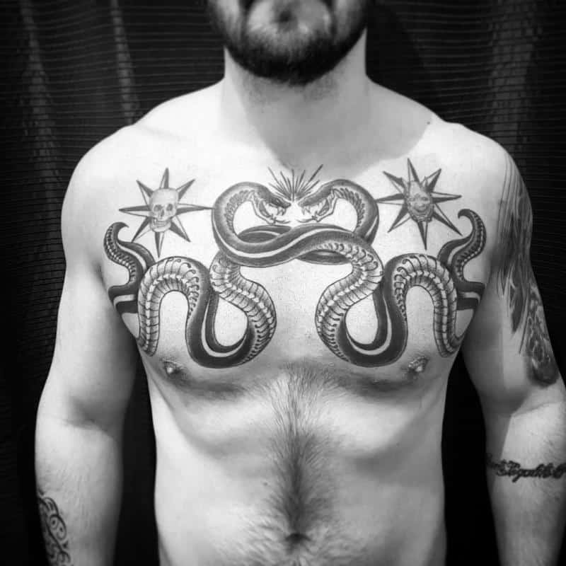 Tatuaje de serpiente en el pecho 1