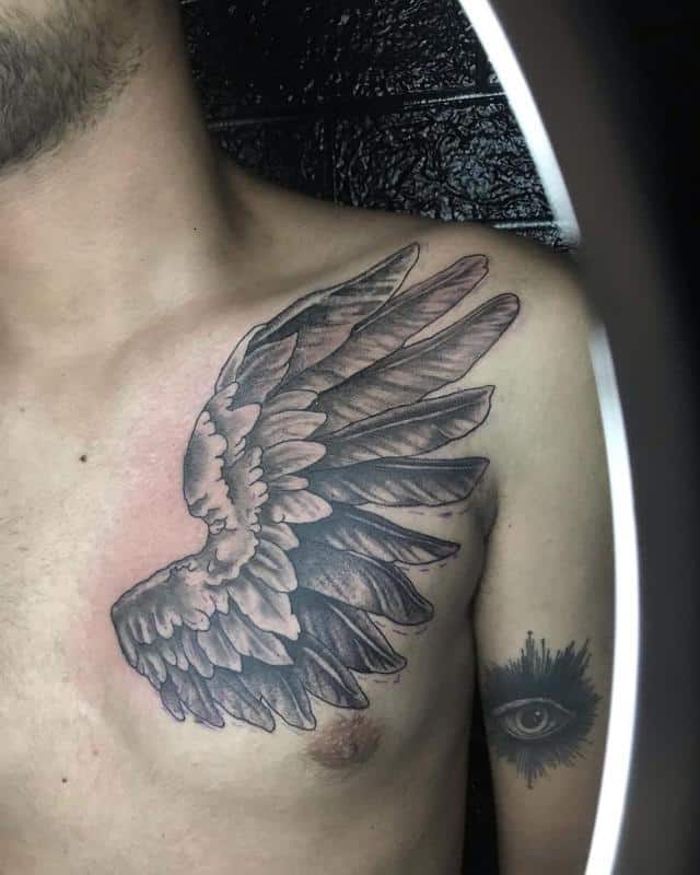 Tatuaje medio pecho 4