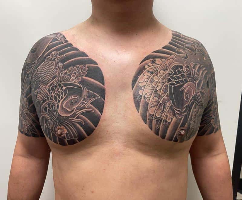 Tatuaje japonés en el pecho 1