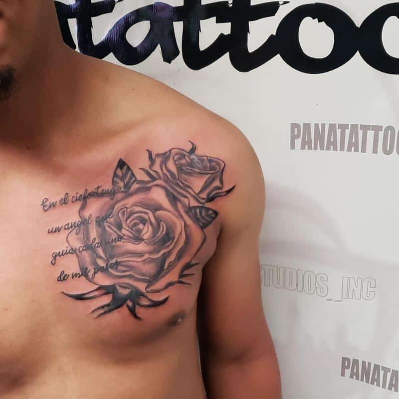 Tatuaje de rosa en el pecho 3