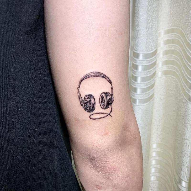 Diseño de tatuaje de auriculares 6