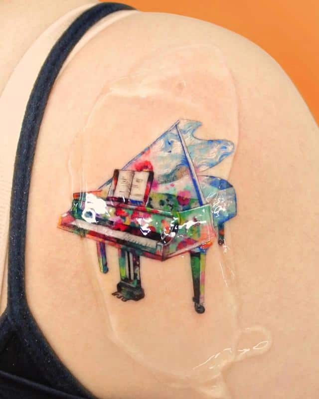 Diseño de tatuaje de piano 6