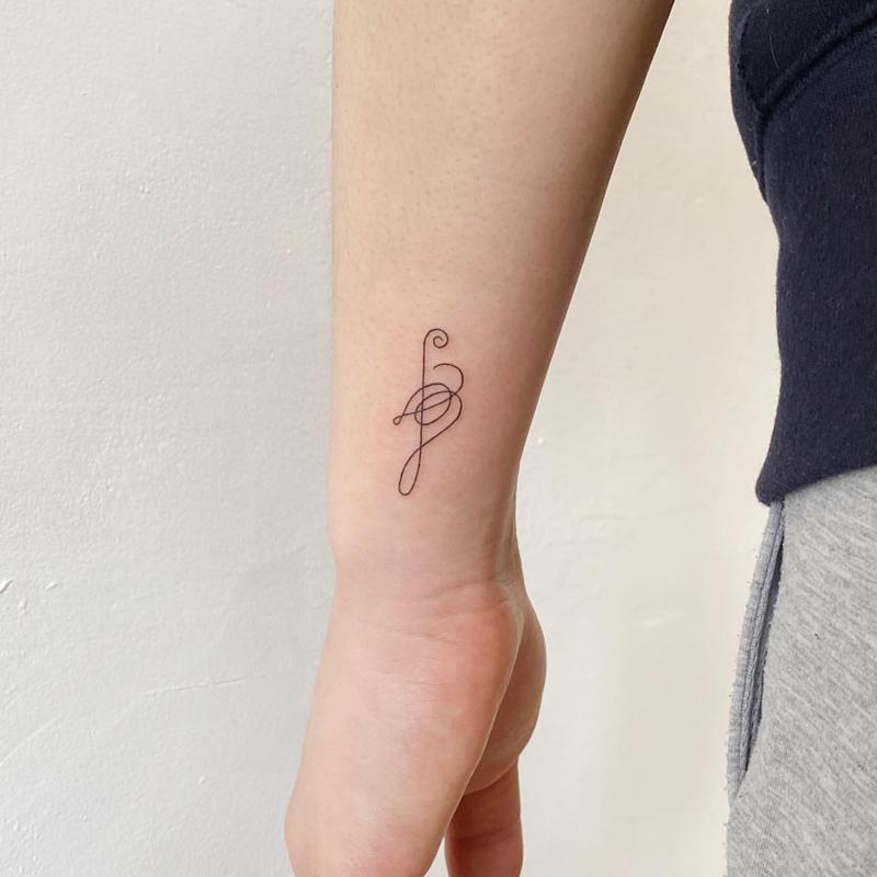 Diseño de tatuaje de clave 5