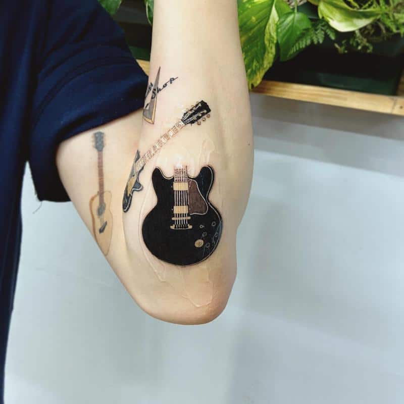 Diseño de tatuaje de guitarra 1