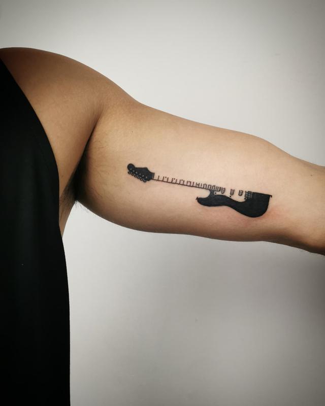 Diseño de tatuaje de guitarra 5