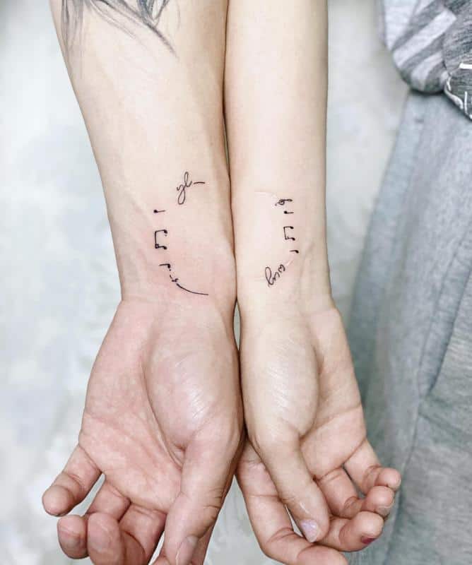 Diseño de tatuaje de notas 6