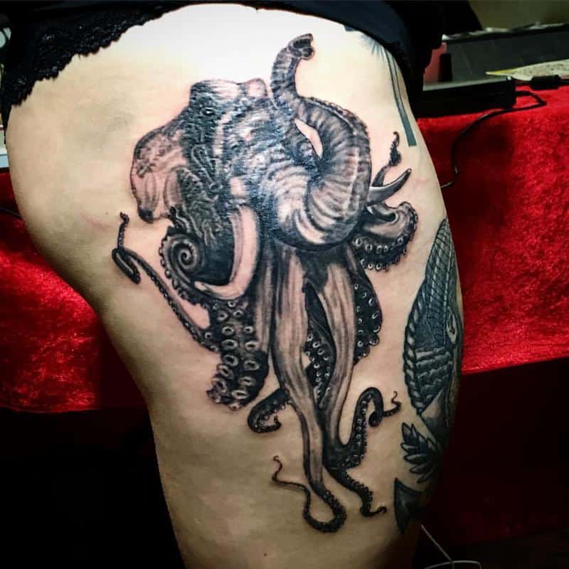 Elefante pulpo tatuaje 2