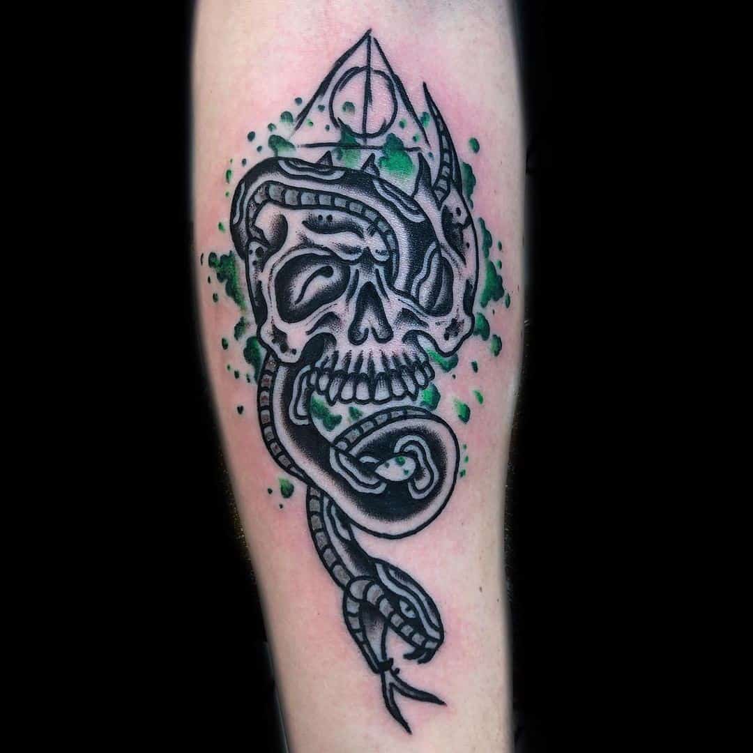 Tatuaje Mortífago Tinta negra y verde 