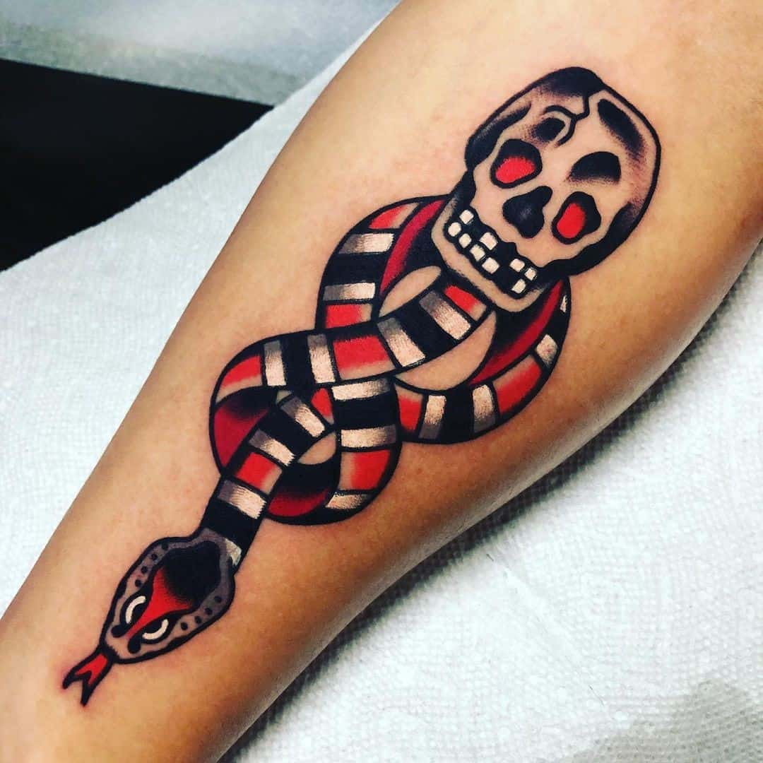Tatuaje Mortífago Tinta negra y roja 