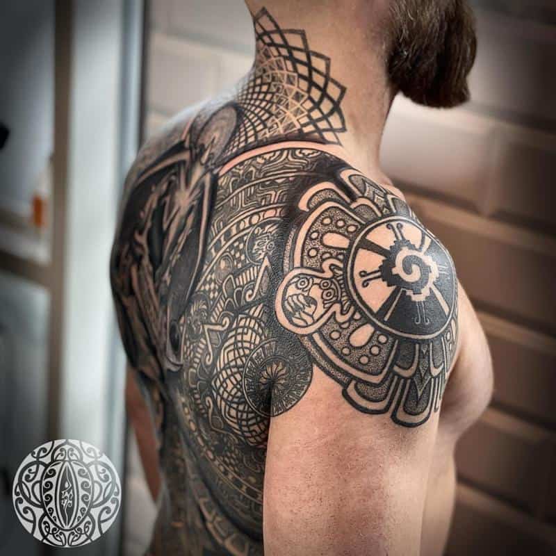 tatuajes aztecas en la espalda 1