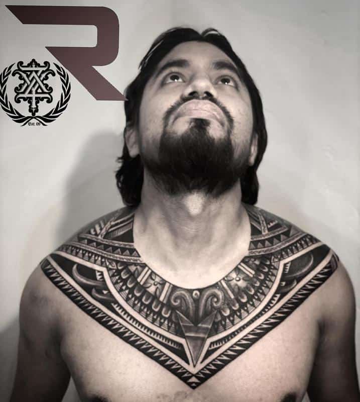 Tatuaje en el pecho azteca 3
