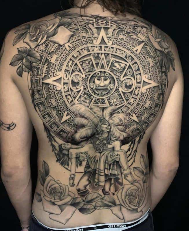 Tatuaje de formas geométricas aztecas 1
