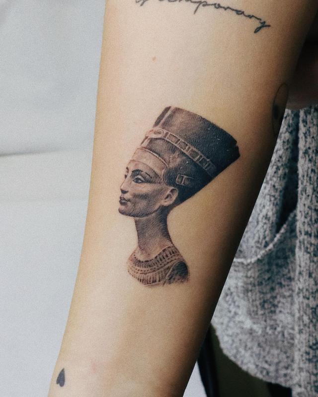 Tatuaje Nefertiti 1