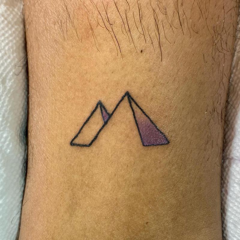 Pirámide tatuaje 5