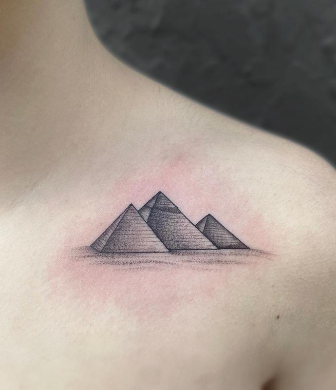 Pirámide tatuaje 2
