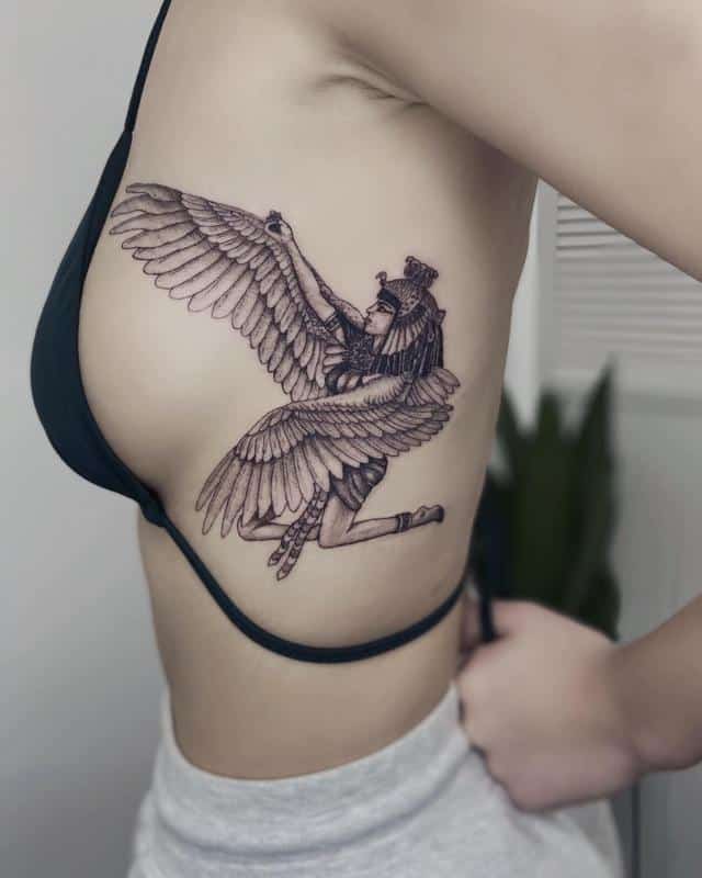 tatuaje de isis 4