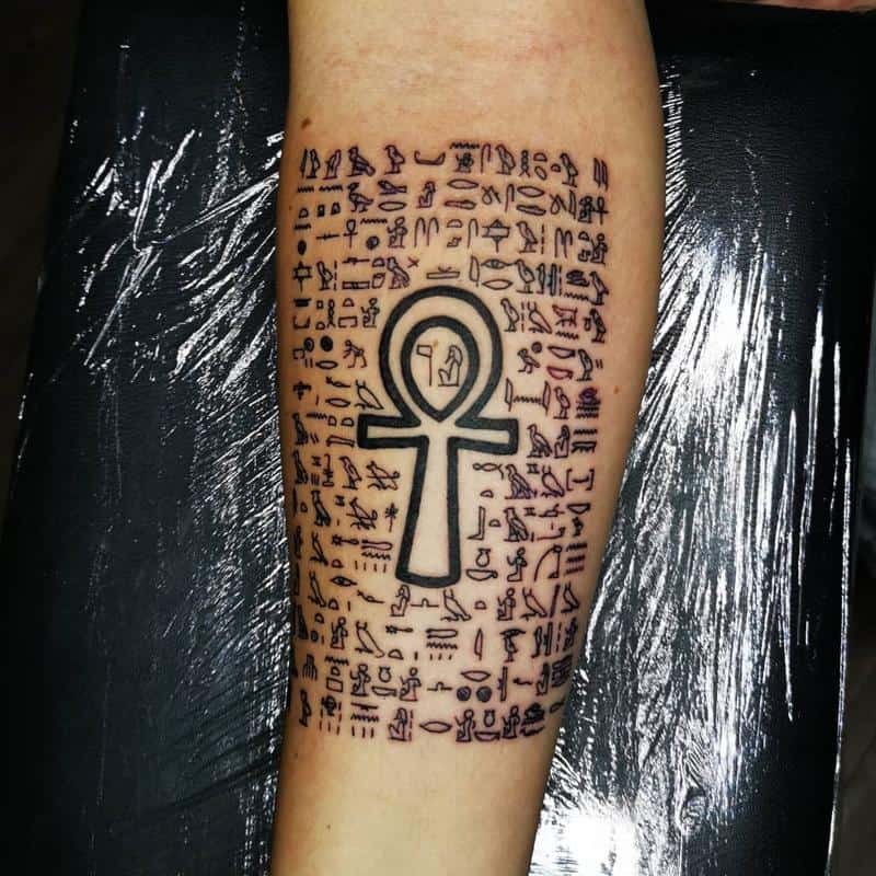 Tatuaje de jeroglíficos 2