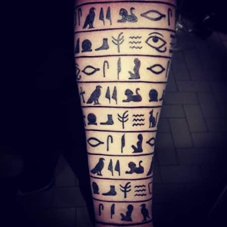Tatuaje de jeroglíficos 6