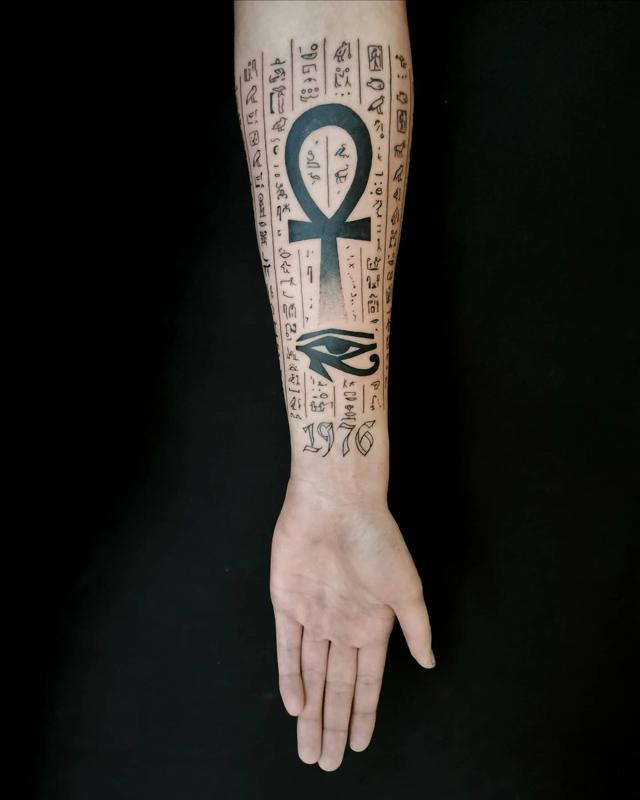 Tatuaje de jeroglíficos 5