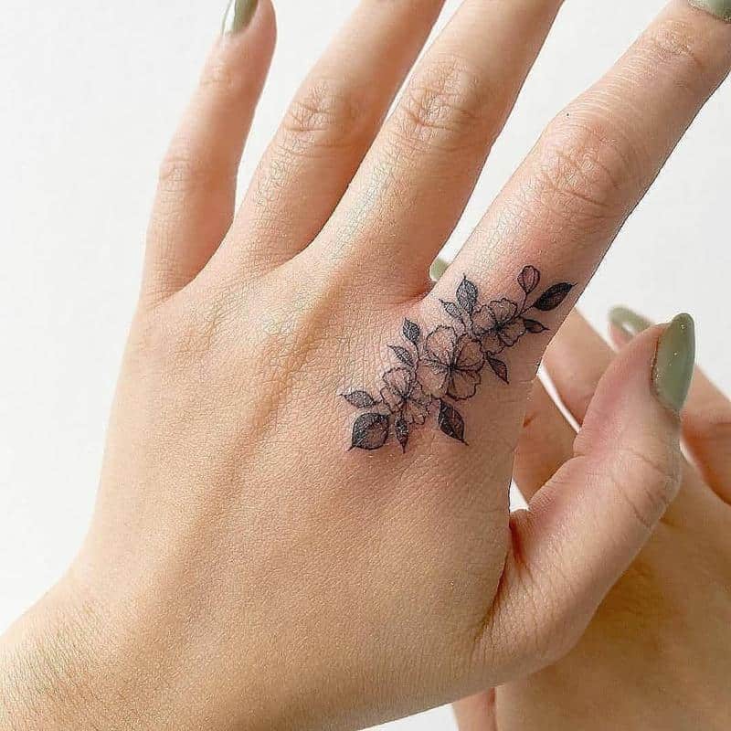 Tatuaje floral para niñas 3