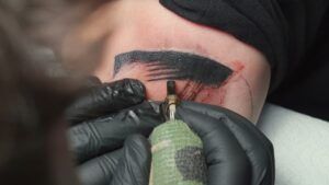 ¿Puedes hacerte un tatuaje con anticoagulantes?