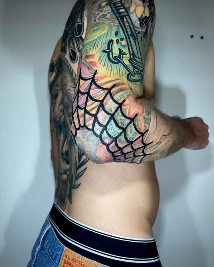 telaraña tatuaje hombre cuerpo