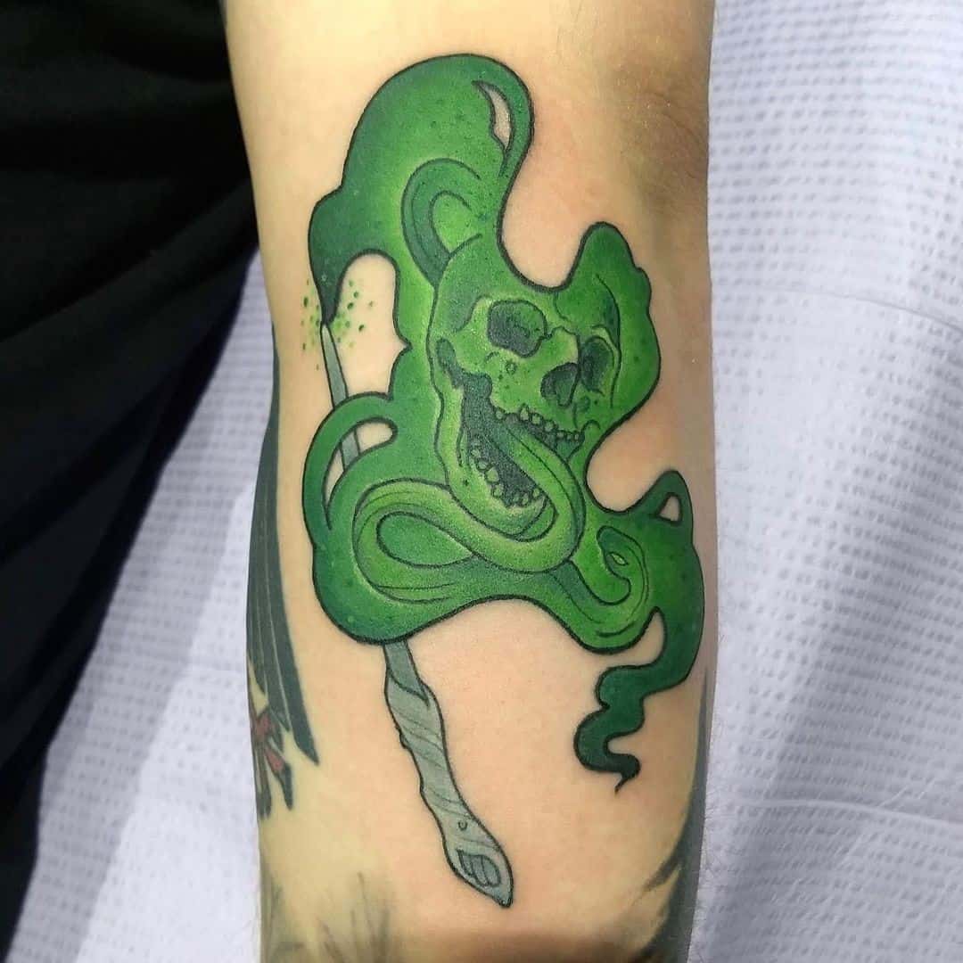 Tatuaje de mortífago verde caliente