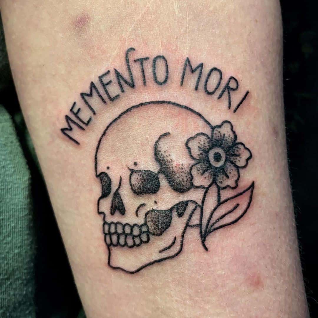 Memento Mori Tatuaje Con Una Calavera