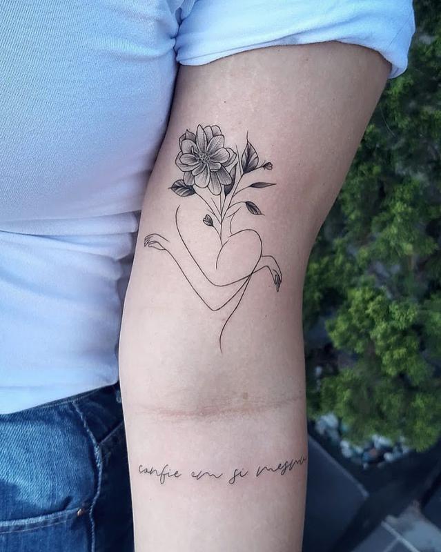 tatuajes florales para niñas
