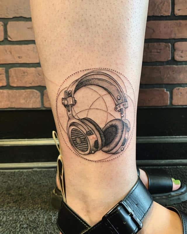 Diseño de tatuaje de auriculares 1