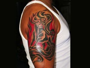 Los mejores colores de tatuaje para piel oscura