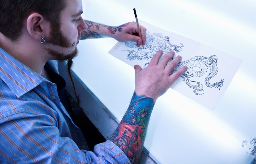 Un artista del tatuaje copiara el tatuaje de otra persona