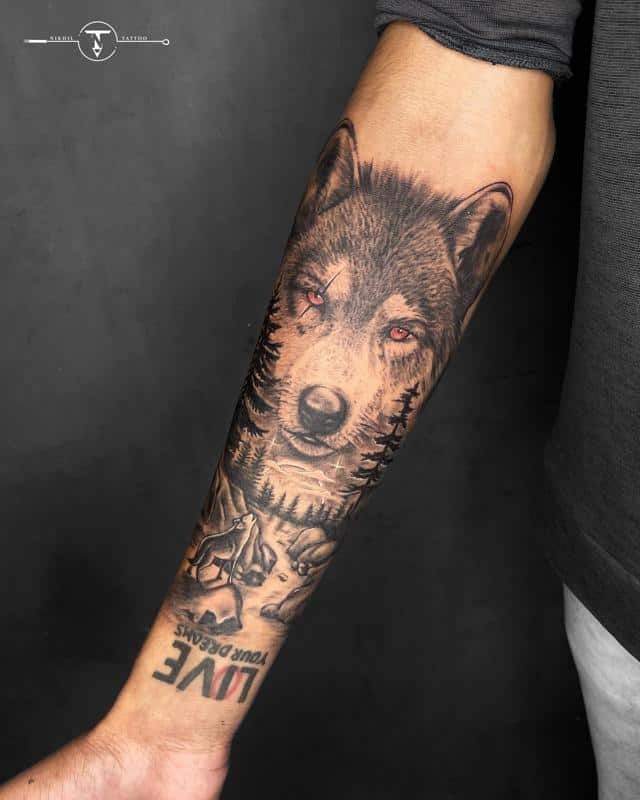 Tatuaje de lobo que muestra coraje y valentía 5