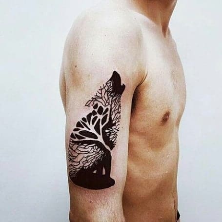 Tatuaje de lobo que muestra coraje y valentía 6