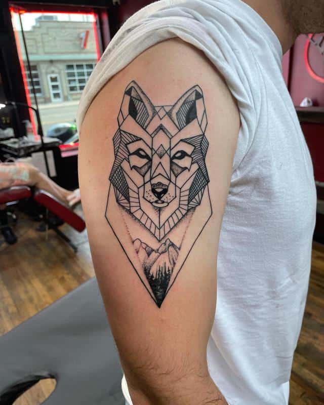 Tatuaje de lobo que muestra coraje y valentía 3