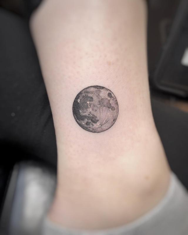 Tatuaje de luna llena 2