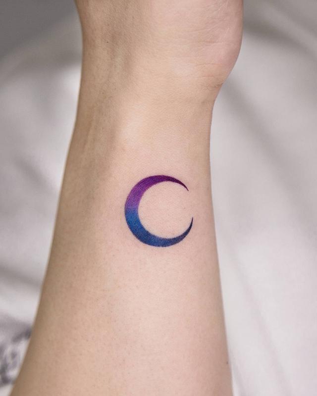 Tatuaje de media luna/luna creciente 2