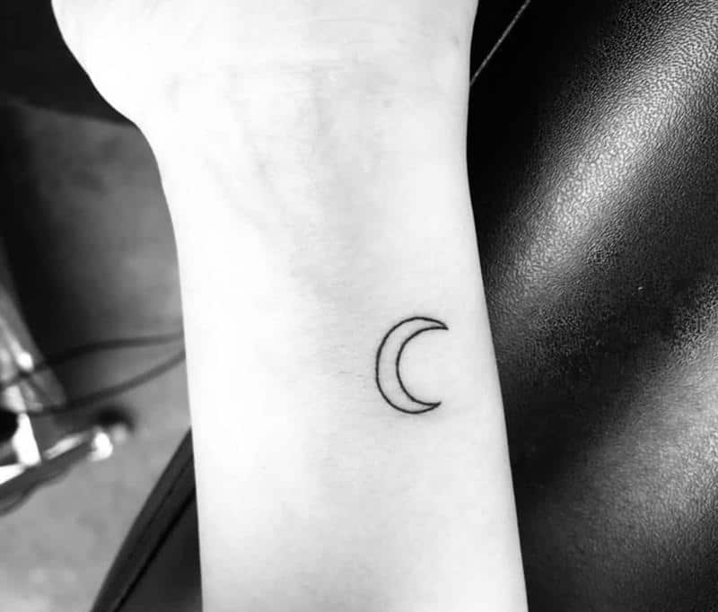 Tatuaje de media luna/luna creciente 4