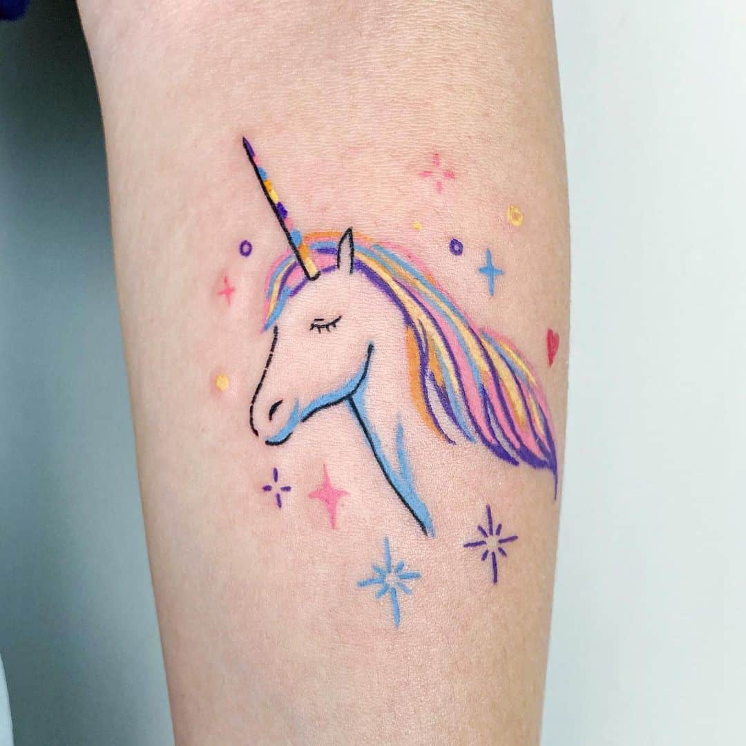 Unicornio arcoiris tatuaje