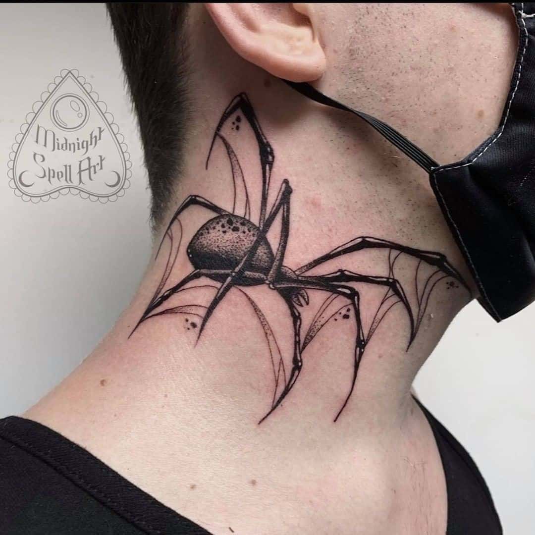 Dibujo de tatuaje de araña aterradora sobre el cuello 